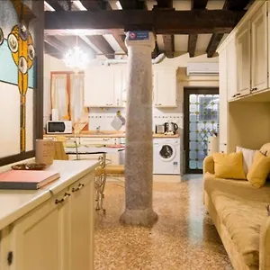 Historical Flat In Cannaregio, Venedig